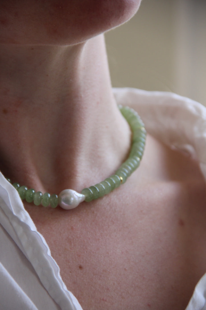 green gemstone pearl center necklace